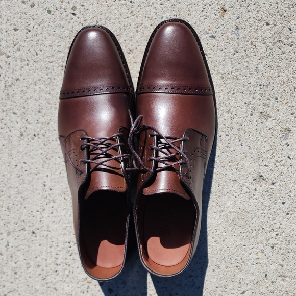 Allen Edmonds Brown Leather Cap-Toe Derby Shoes main image 10